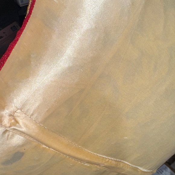 Elegant Red and White Embroidered Cushion - Picture 12 of 12